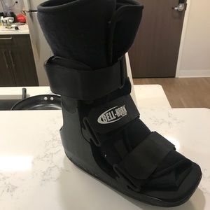 Bell Horn Surgical Walking Boot